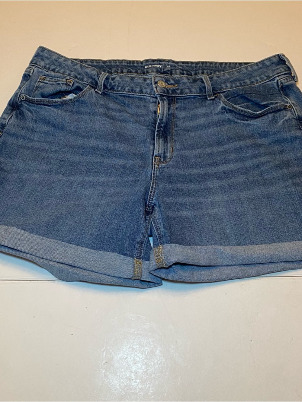 Old Navy Mid-rise Medium Blue Rolled-Hem Denim Shorts size 14